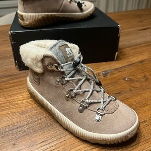 SOREL GIRLS OUT N ABOUT CONQUEST BOOT SIZE 2